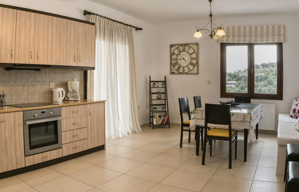 Villa Laga With Pool, 300M To Taverns, Childrens Area, Bbq! Kirianna Zewnętrze zdjęcie